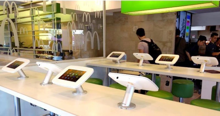 Self service kiosk McDonalds - InVue en Resatec - winkeldiefstal