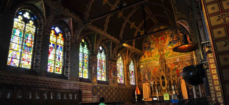 Location Flanders - Brugge: Interieur Basiliek van het Heilig Bloed