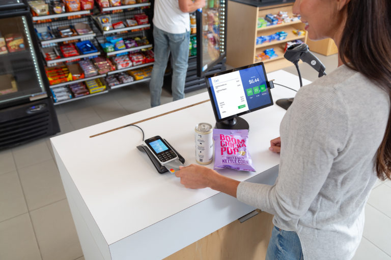 NE150-Samsung-mounted-retailMarket-selfCheckout-payment-wide_Resatec